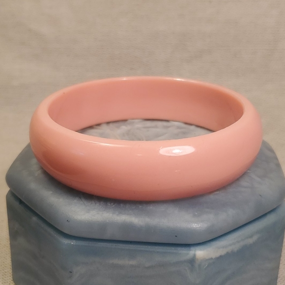 Vintage Jewelry - VTG Bakelite pink bangle bracelet